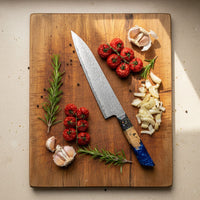 Couteau de chef Shinrai Knives - Couteau de chef Damas en résine époxy saphir 23 cm - Édition spéciale
