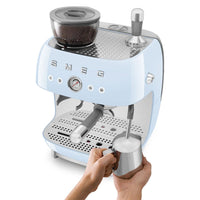 Smeg - Espressomachine | Pastelblauw | Jaren 50 | Handmatige espressomachine met geïntegreerde bonenmaler Handmatige Espressomachine Smeg